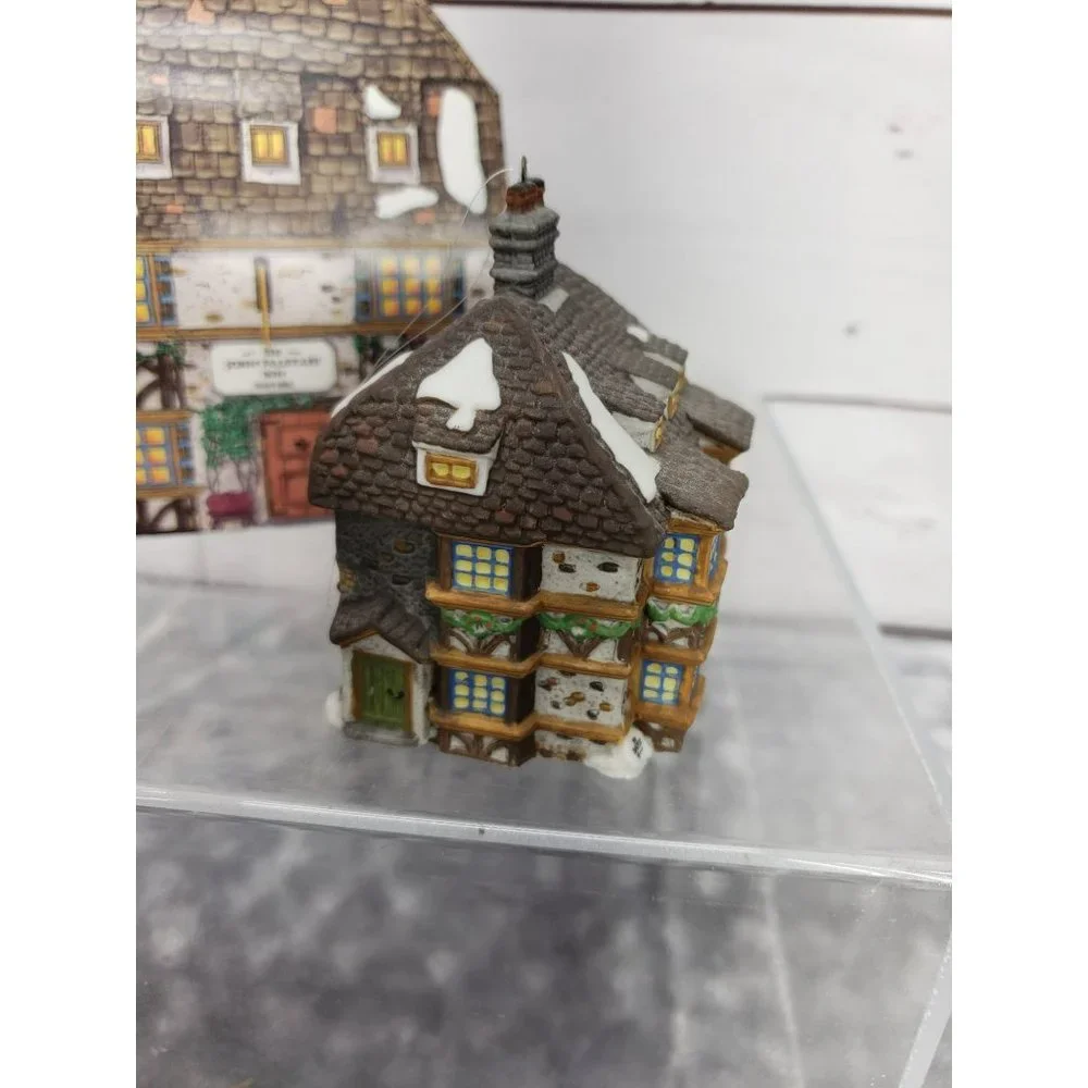 Dept 56 “Sir John Falstaff Inn” Ornament Village Collectors‎ Edition 1995